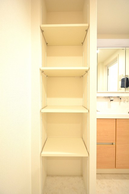 目白ハイツ　収納棚
