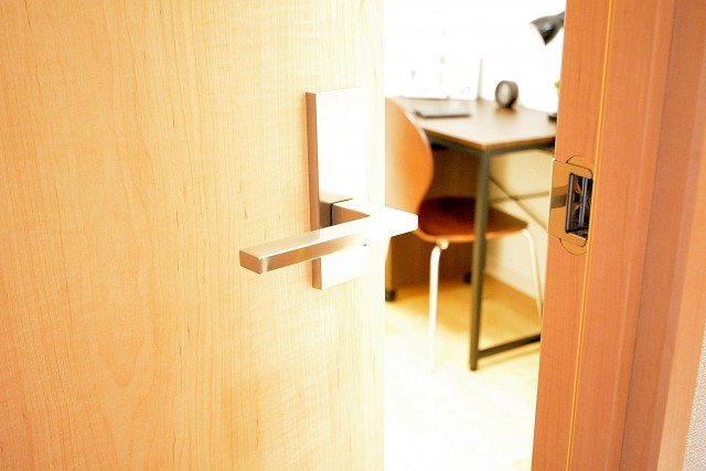 目白ハイツ　4.0帖のサービスルームのドア