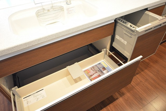 ドミシール田園　出し入れしやすいスライド収納