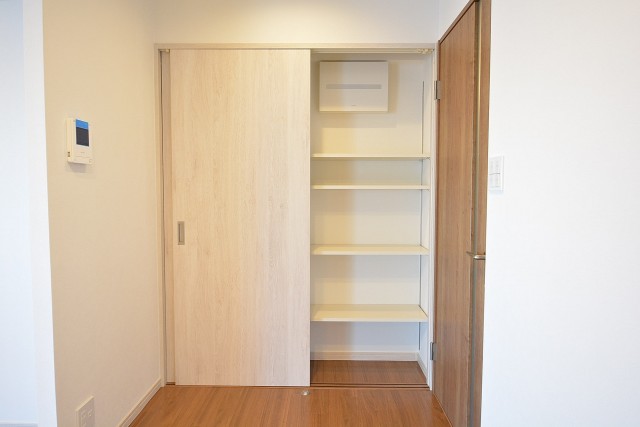 大森山王リハイム　ダイニング収納