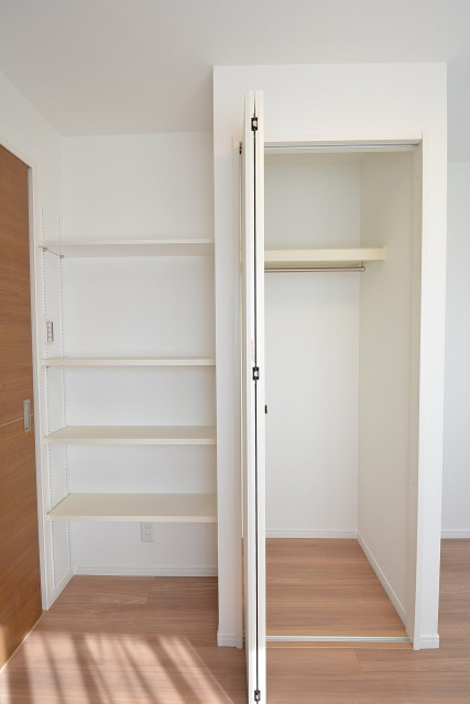 オリエンタル新大塚コーポラス　洋室約4.7帖の収納