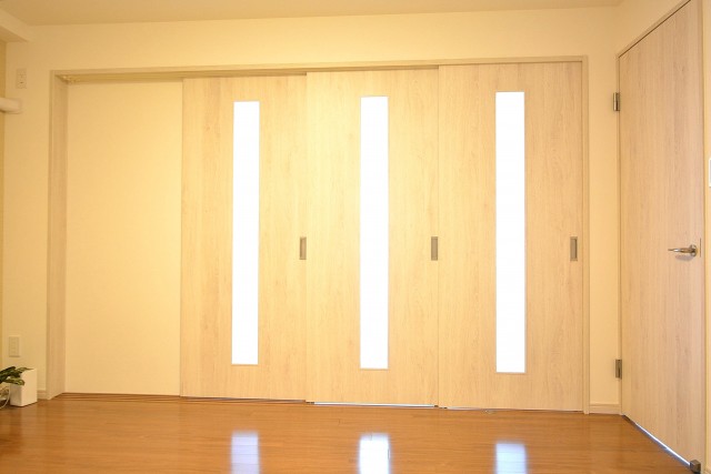 大森山王リハイム　洋室間の扉