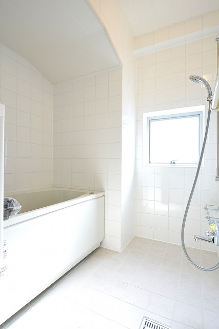 宮園コーポ　さわやかな雰囲気のバスルーム