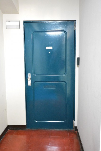 宮園コーポ　玄関前