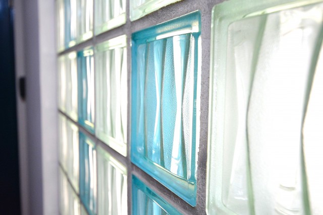 宮園コーポ　廊下のブロックガラス