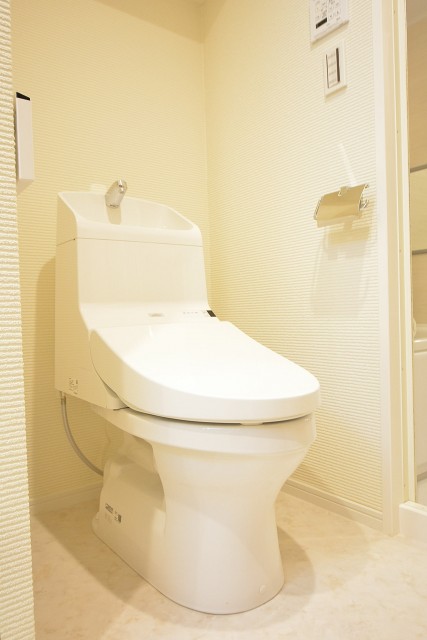 サンローゼ新宿　ウォシュレット付きトイレ