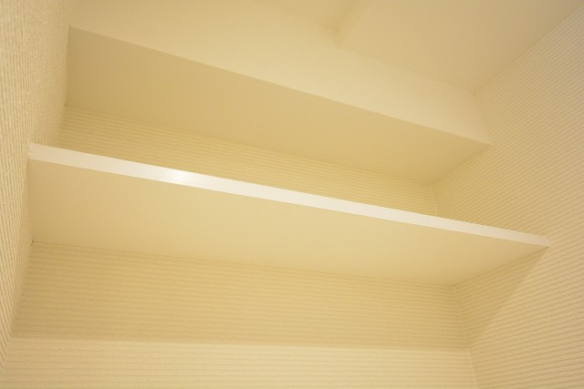 サンローゼ新宿　トイレ上の棚