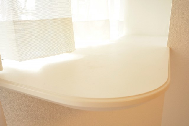 サンローゼ新宿　窓際のカウンター