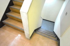 サンローゼ新宿　共用階段