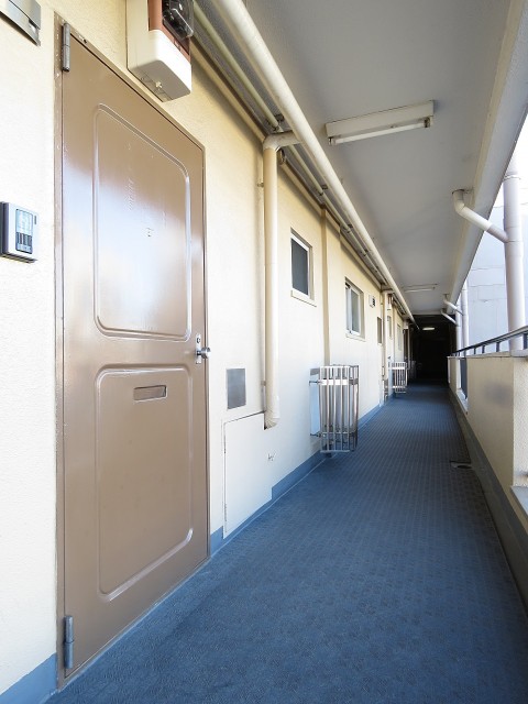 月島福寿マンション　玄関前