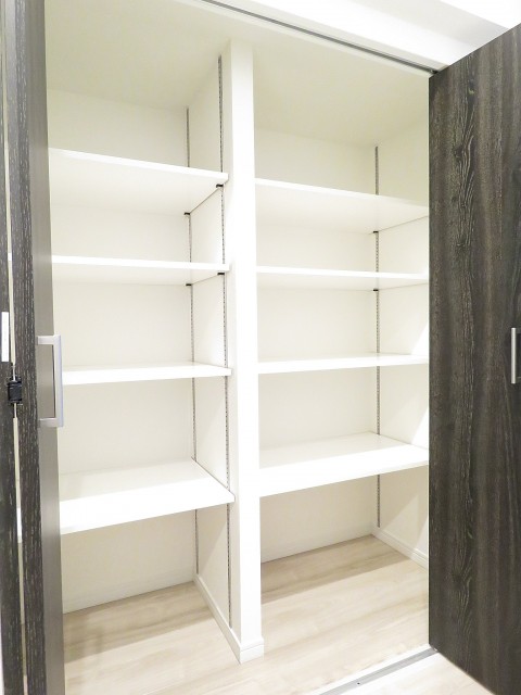 月島福寿マンション　廊下の収納