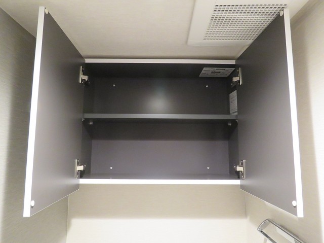 月島福寿マンション　トイレの吊戸棚