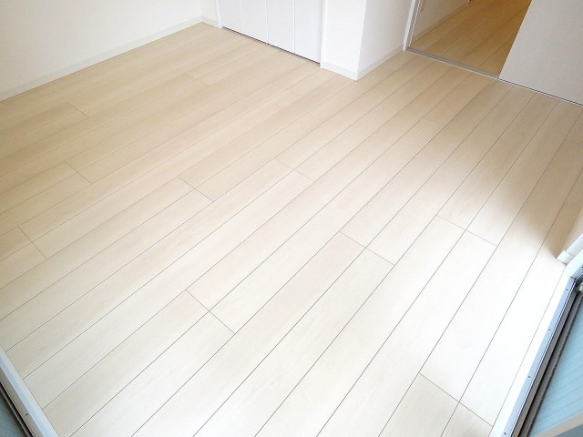 三軒茶屋サンハイツ　洋室約6.8帖