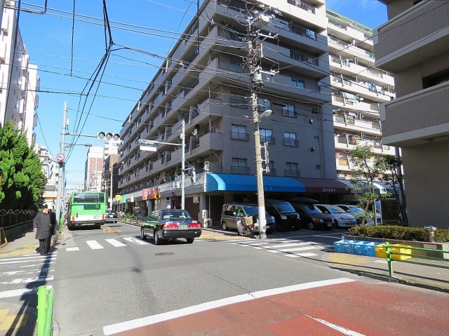 月島福寿マンション　エントランス前道路