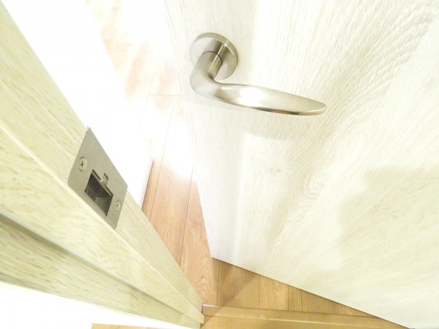 クレッセント麻布Ⅱ　洋室扉