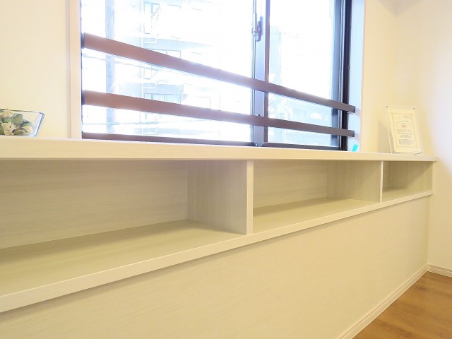 クレッセント麻布Ⅱ　窓際の収納