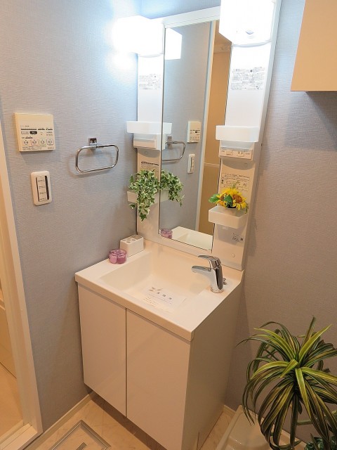 ユニー千石　洗面化粧台