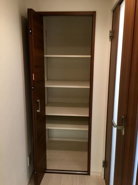 サンライズ五反田　廊下収納