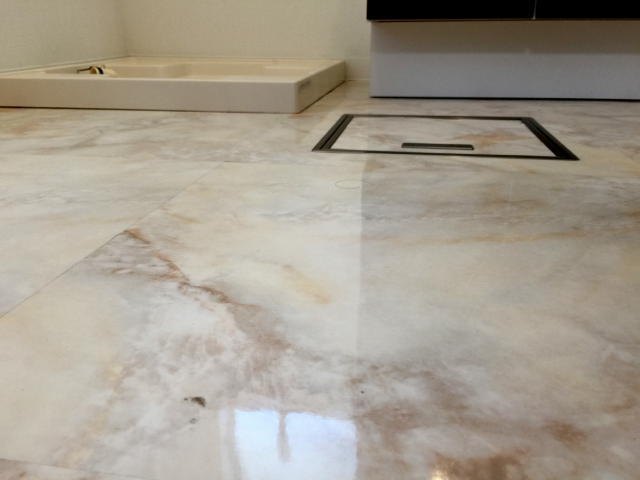 サンライズ五反田　サニタリールーム床