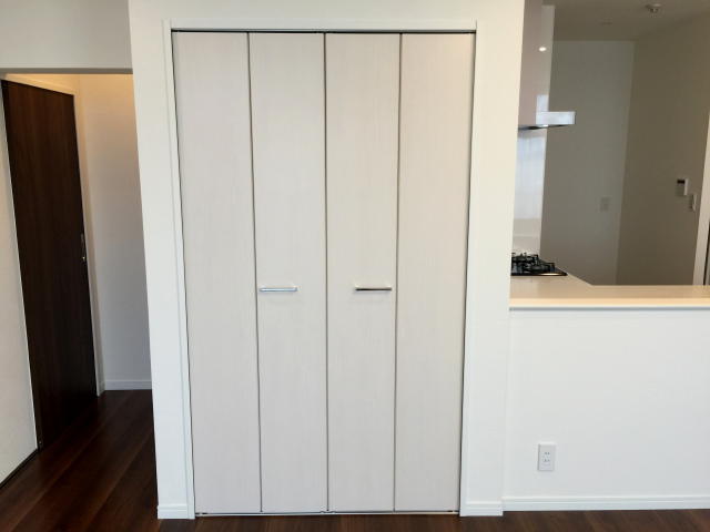 パラスト千歳船橋　リビングダイニングキッチン収納