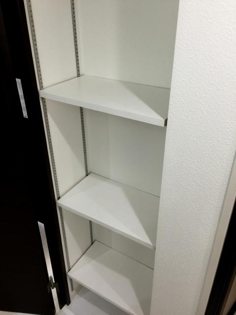 ファミール荻窪　サニタリールーム収納