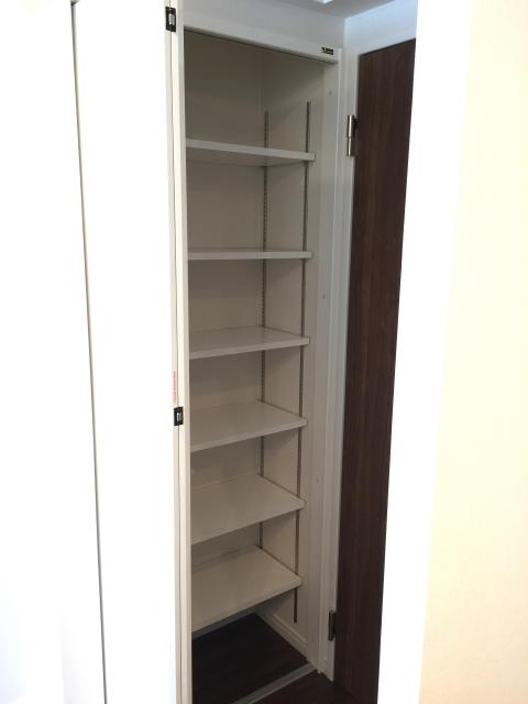 ライオンズガーデン荻窪大田黒公園　リビングダイニングキッチン収納