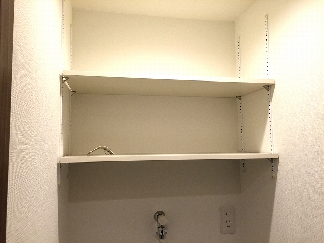 パールハイツ桜上水　洗濯機置場収納