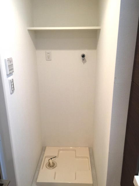 モア・クレスト荻窪　洗濯機置場