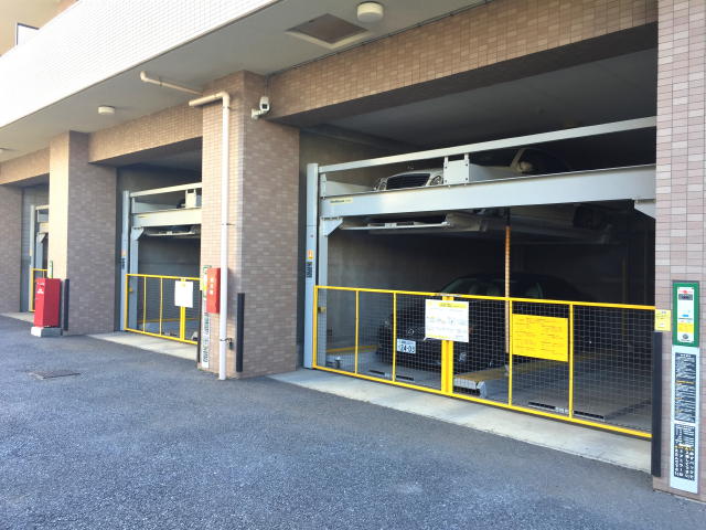 モア・クレスト荻窪　駐車場