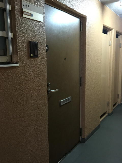 メイツ東中野　玄関前