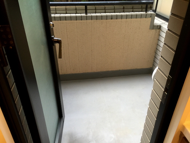 ストーク目白ウェステリア　バルコニーへ