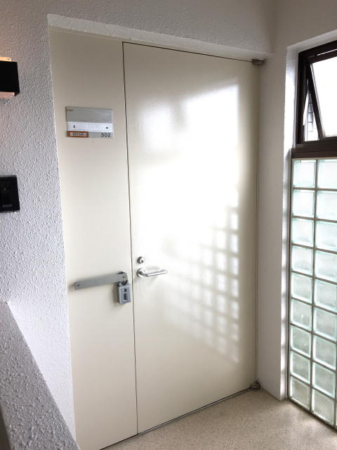 サンコート千歳台　玄関前