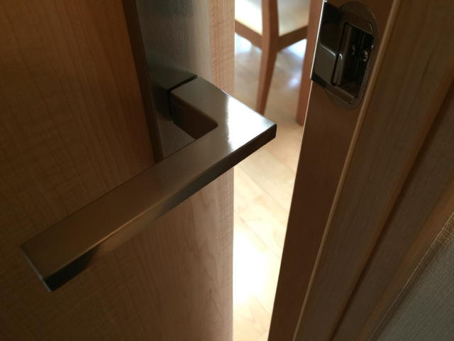 サンコート千歳台　リビングダイニングへ