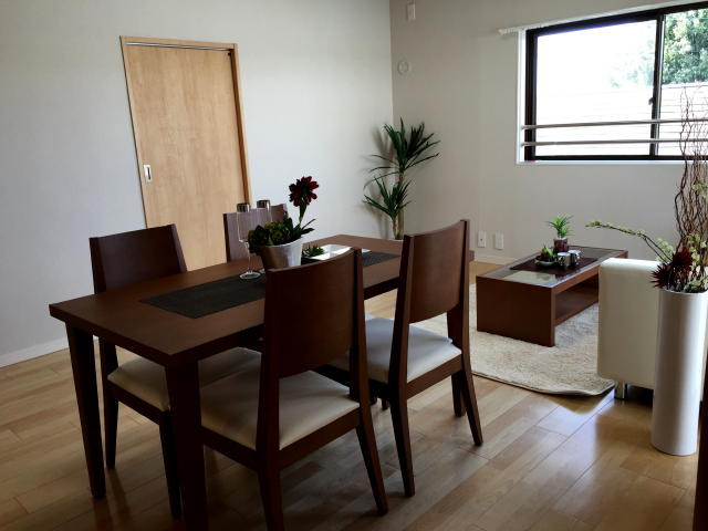 サンコート千歳台　リビングダイニング