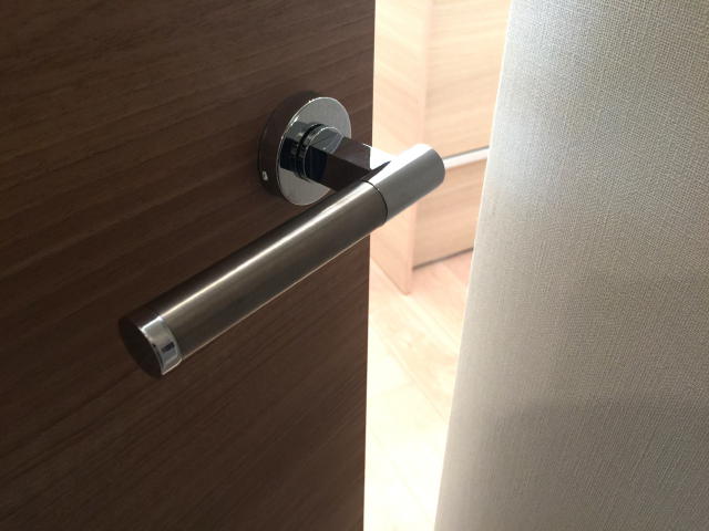 第２桜新町ヒミコマンション　リビングダイニングキッチンへ