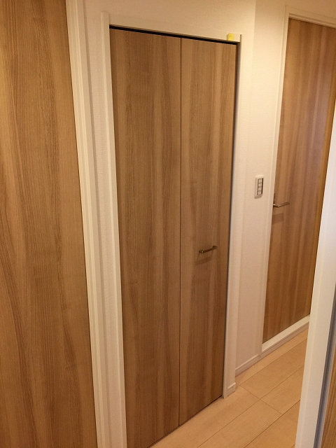 コスモ二子玉川　廊下収納