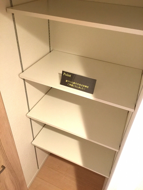 コスモ二子玉川　廊下収納