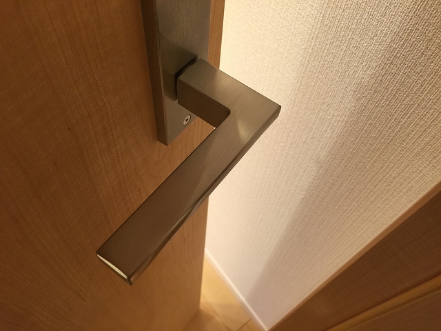 モア・クレスト荻窪　リビングダイニングキッチンへ