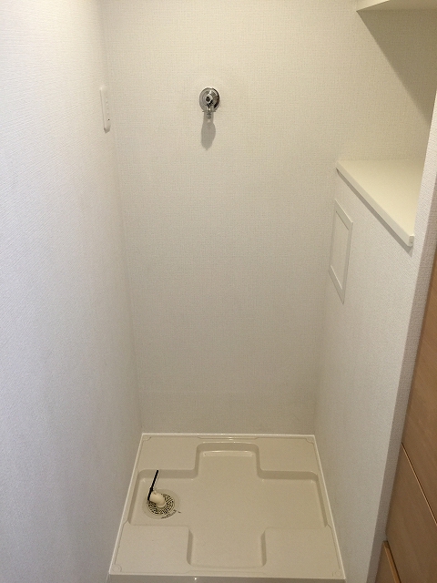 モア・クレスト荻窪　洗濯機置場