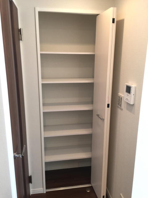 野沢ビューグリーン　リビングダイニングキッチン収納