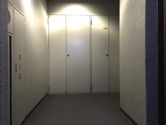 パレ駒場　玄関前