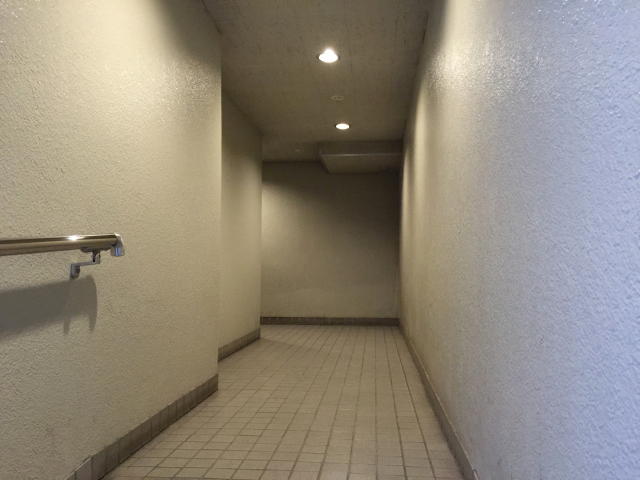 パレ駒場　共用廊下