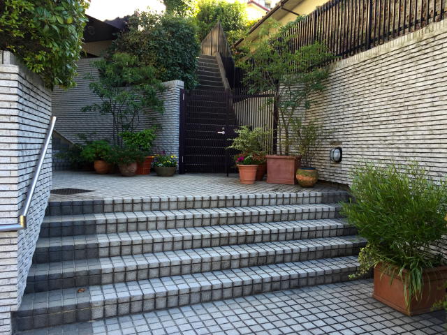 パレ駒場　エントランス階段