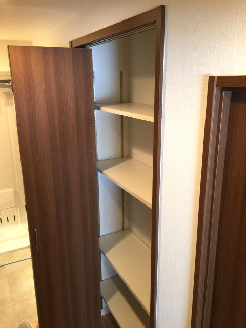 池ノ上グロリアハイツ　廊下収納