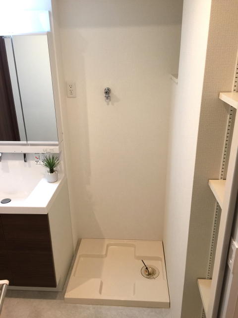 池ノ上グロリアハイツ　洗濯機置場