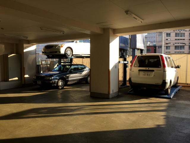 プリミエール下落合２号館　駐車場