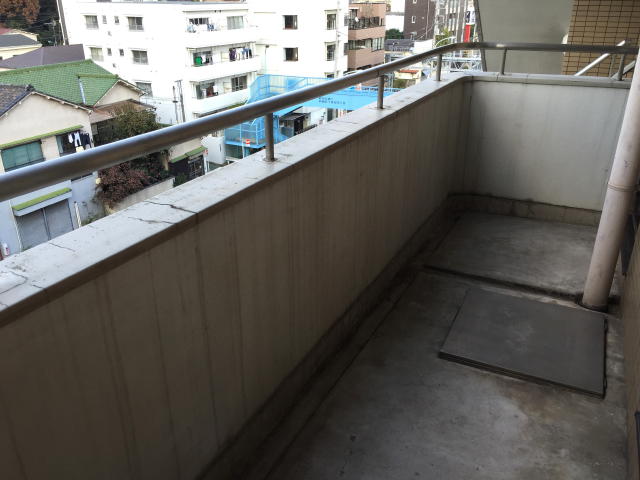 プリミエール下落合２号館　洋室約4.7帖バルコニー