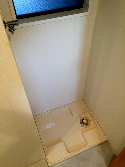 プリミエール下落合２号館　洗濯機置場