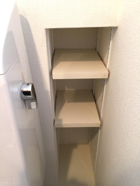 プリミエール下落合２号館　トイレ収納