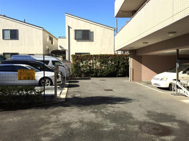クリオ八幡山壱番館　駐車場